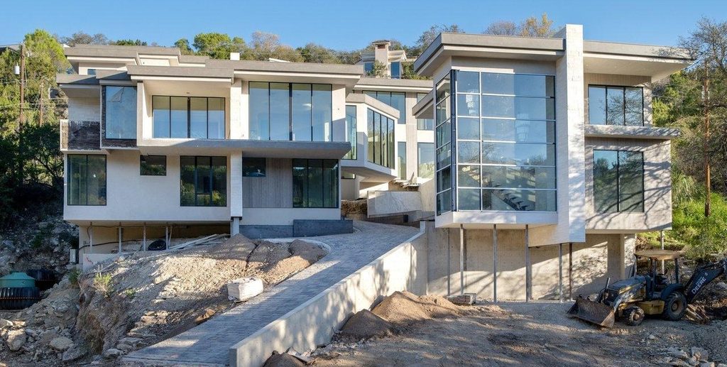 Residência contemporânea em fase de construção